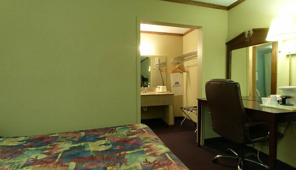 Americas Best Value Inn Newton Quarto foto