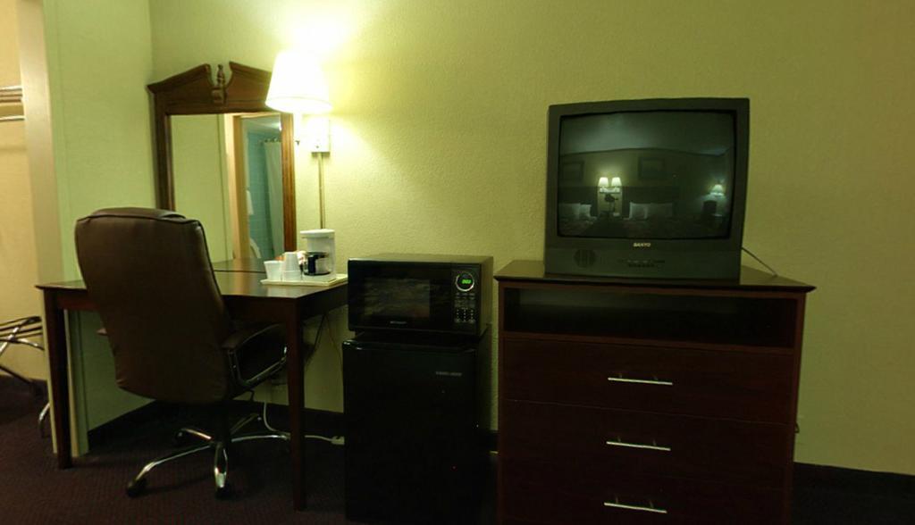Americas Best Value Inn Newton Quarto foto