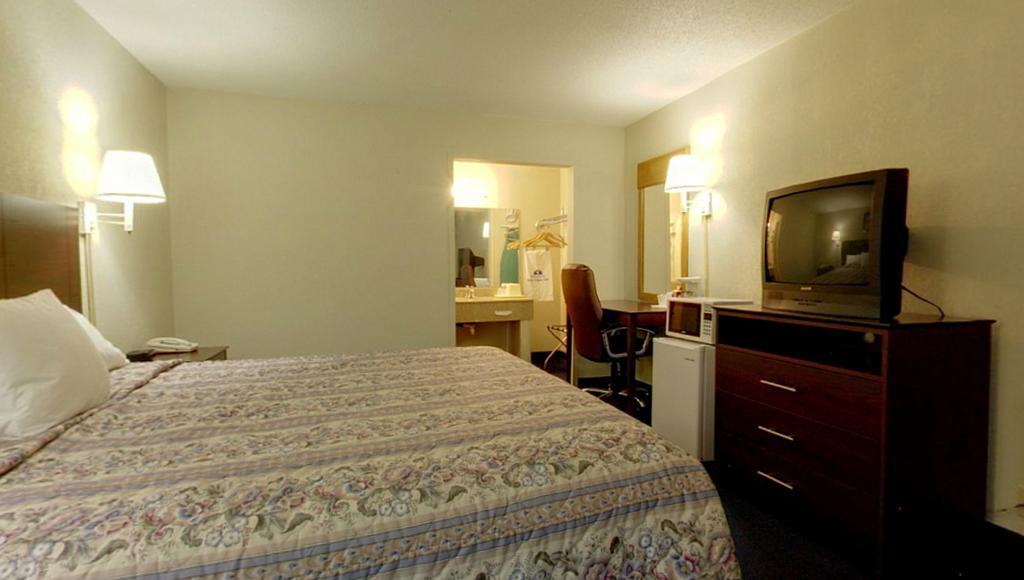 Americas Best Value Inn Newton Quarto foto