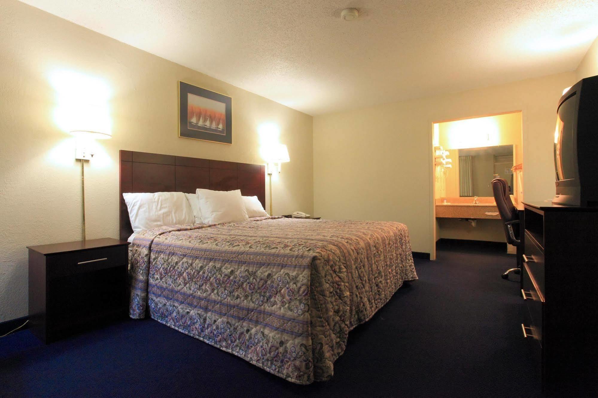 Americas Best Value Inn Newton Quarto foto