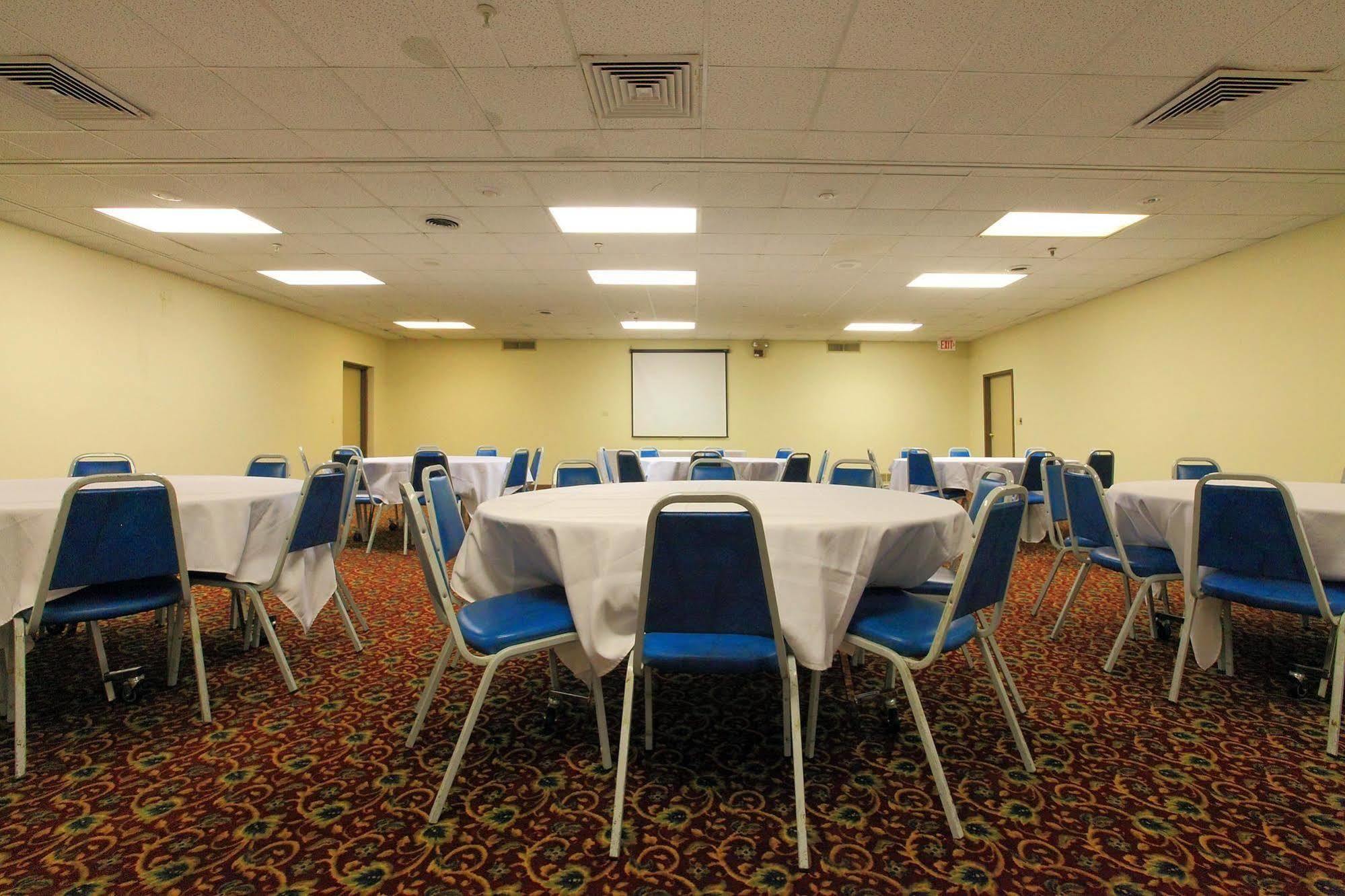 Americas Best Value Inn Newton Instalações foto